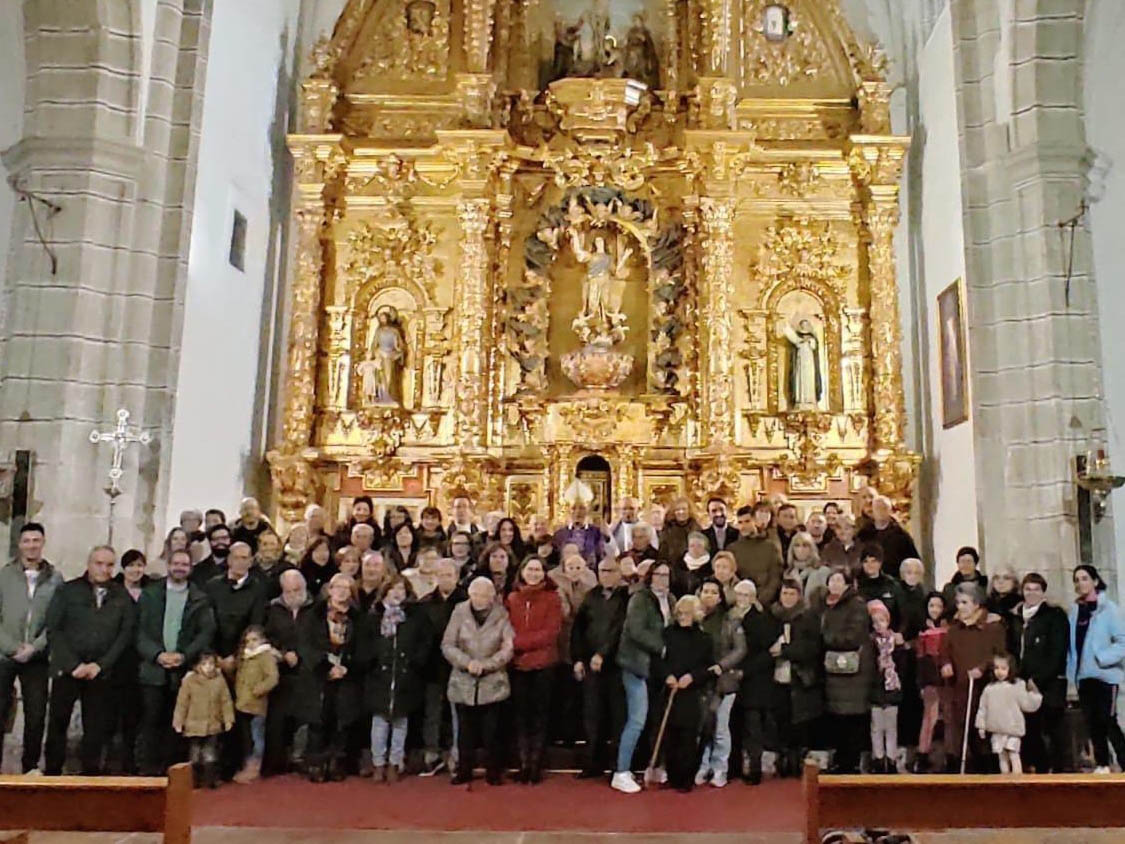 Fiesta en Romancos por la bendición del retablo mayor de la parroquia
