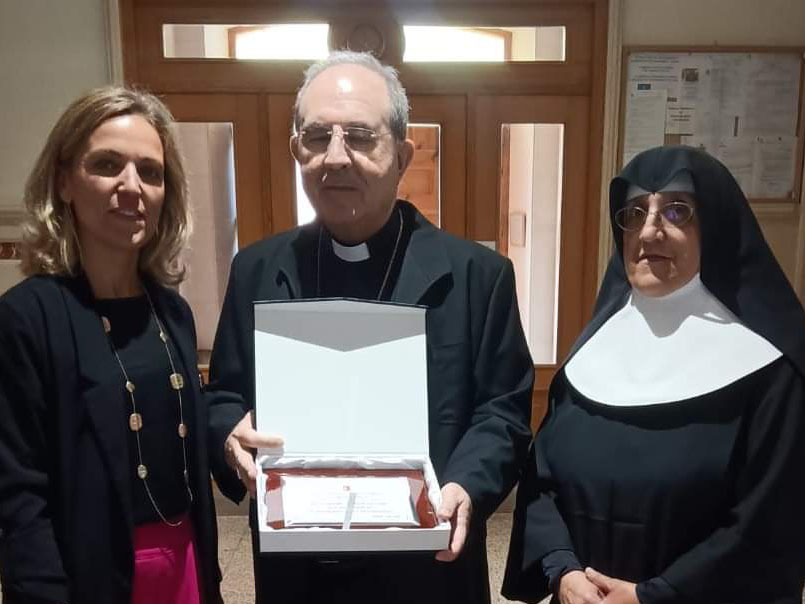 Monseñor Asenjo recibe el reconocimiento del Ayuntamiento de Sigüenza 