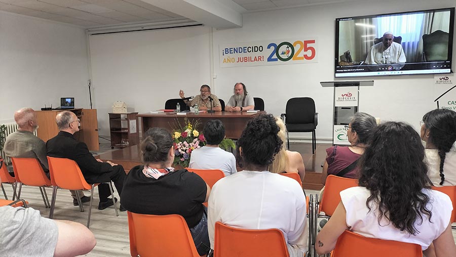 Accem propone una actividad intercultural e integradora para celebrar el mes de los refugiados del Año Jubilar en Casa Nazaret