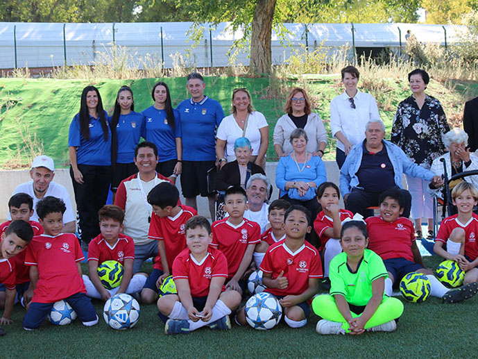 Convenio entre Cáritas y el Deportivo Guadalajara a favor del proyecto ‘Sin Fronteras’